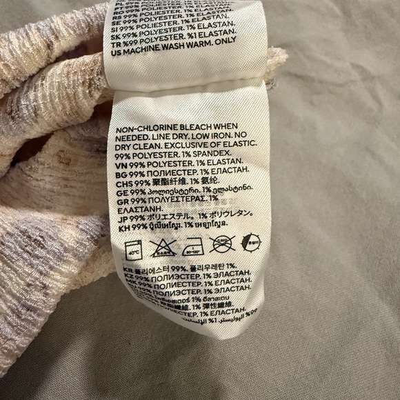 H&M Smocked Dress. Size Medium - Picture 6 of 6